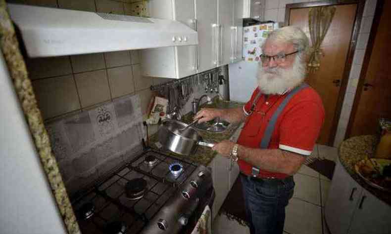 Jos Antnio Atade Silva, 71 anos, fez curso de gastronomia em Nova York(foto: Gustavo Moreno/CB/DA Press)