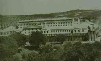 Vista parcial da Penitenciria Agrcola de Neves, em 1938, ano de sua inaugurao: presdio tinha dois pavilhes, 200 casas para funcionrios e 300 mil ps de laranja(foto: Jair Amaral/EM/DA Press/Reproduo)