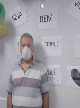 Jorge Arnaldo Valente de Meneses, de 66 anos, nefrologista e diretor médico da Clínica de Doenças Renais de Nova Iguaçu após receber alta e estar totalmente recuperado da COVID-19 e da lesão renal aguda(foto: Arquivo pessoal)