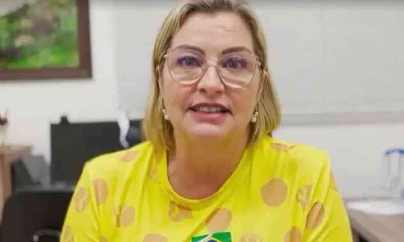 Ana Paula Junqueira usa blusa do Brasil