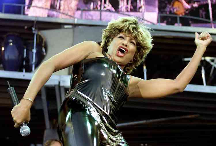 Tina Turner se apresenta em Groningen, na Holanda, em 2000
