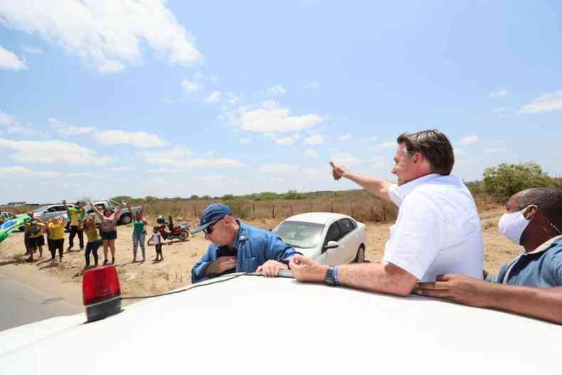 Presidente Jair Bolsonaro (sem partido) e apoiadores(foto: Isac Nbrega/PR)
