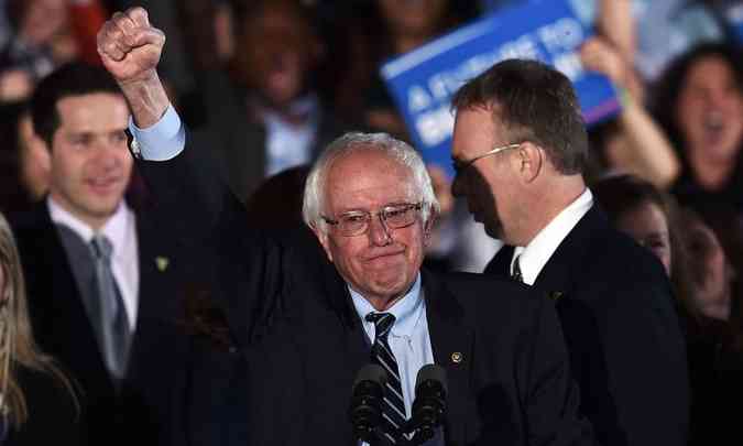 Bernie Sanders comemora vitria entre os democratas nas primrias de New Hampshire (foto: AFP / Jewel Samad )