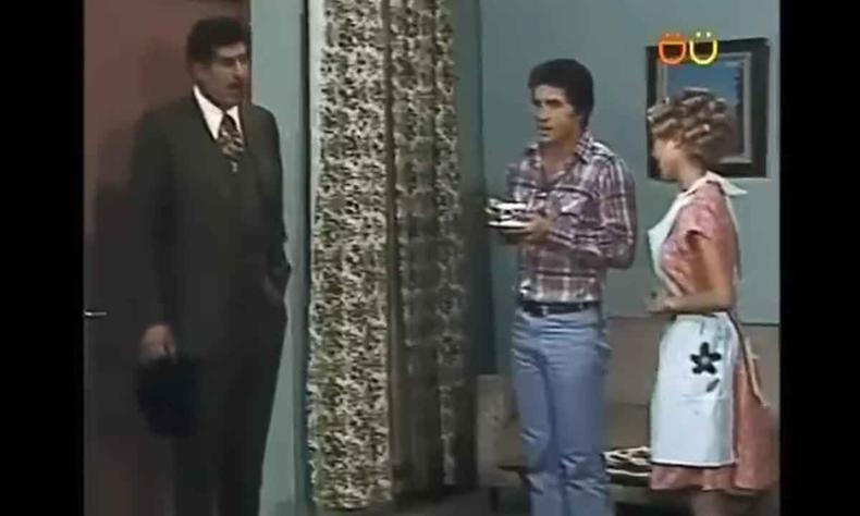 Professor Girafales se surpreende com presena de Hctor Bonilla na casa de Dona Florinda