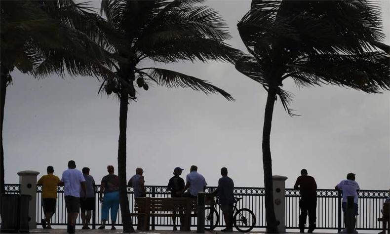Ventos fortes em Vero Beach, na Flrida(foto: MARK WILSON /AFP)