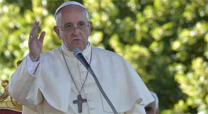 Francisco pediu perdo pela postura da igreja em relao s vtimas de abusos(foto: AFP PHOTO / ANDREAS SOLARO )