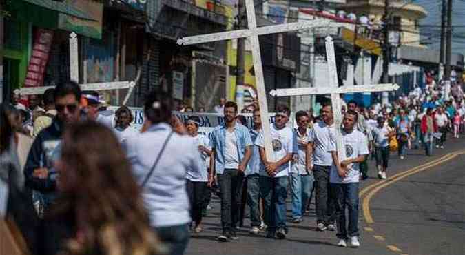  Moradores da zona sul de So Paulo participam da 18 Caminhada pela Vida e pela Paz(foto: Marcelo Camargo / Agncia Brasil)