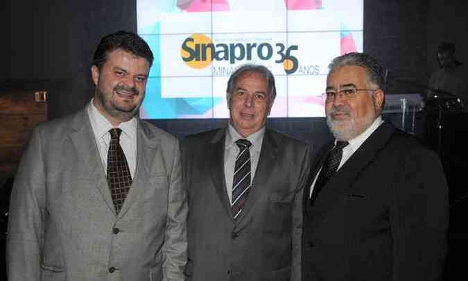 Presidente do Sinapro, Andr Lacerda;com Mrio Neves, diretor de Publicidade do EM; e Jos Luiz da Silva, vice presidente do sindicato(foto: Marcos Vieira/EM/D.A Press)