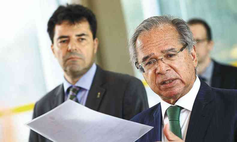 Ao lado do ministro Adolfo Sachsida, Guedes anunciou a intenção de privatizar a estatal