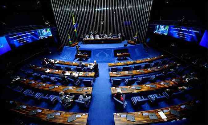 Na ltima quinta-feira (11), o senado abriu o plenrio para discusso do projeto de lei do governo federal para mudarar as CLT(foto: Marcos Oliveira/Agncia Senado)