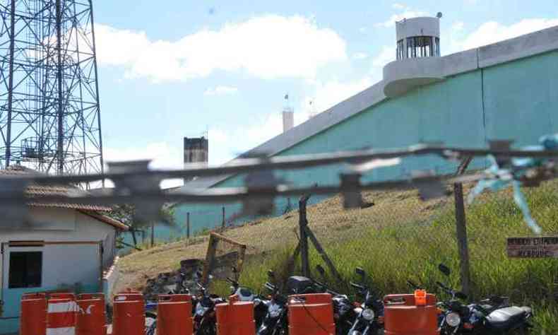 Os presos foram detidos quando estavam no telhado da unidade(foto: Jair Amaral/EM/D.A Press. )