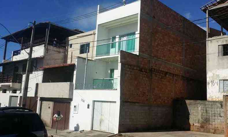 Policial matou as trs mulheres na casa delas, em Santa Luzia(foto: Paulo Filgueiras/EM/D.A PRESS)