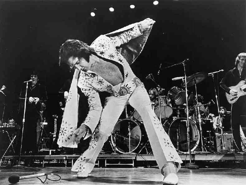 Elvis no palco em 1972