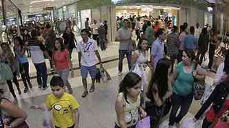Shopping no Centro de BH teve movimento na vspera do Dia das Mes(foto: Sergio Amzalak/Esp. EM/D.A Press)