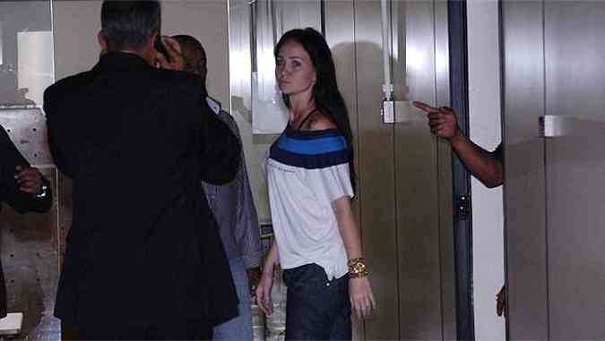 Imagem mostra a acusada no dia em que foi presa no Rio de Janeiro(foto: Renato Weil/EM/D.A.Press)