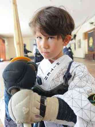 Lucas, de 6 anos, diz que gosta de aprender a tcnica da espada samurai (foto: Marcos Vieira/EM/D.A Press)