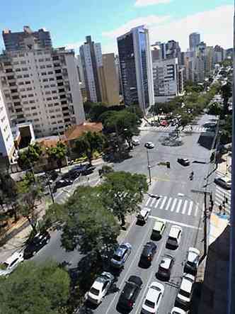 Vista da Bias Fortes: tempo dos semforos nos cruzamentos da avenida sero alterados(foto: Leandro Couri/EM/D.A Press)