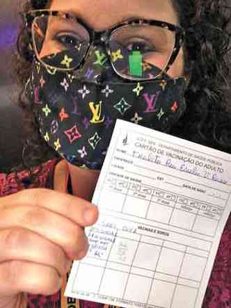 A médica Thalita Rassi recebeu as duas doses, se infectou, mas teve sintomas sem gravidade.(foto: Arquivo pessoal)