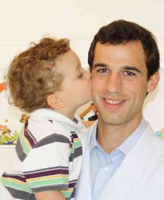 O pediatra Rafael Mantovani e o filho Francisco: pais devem procurar escapar da presso da sociedade por padres exagerados de magreza e estatura