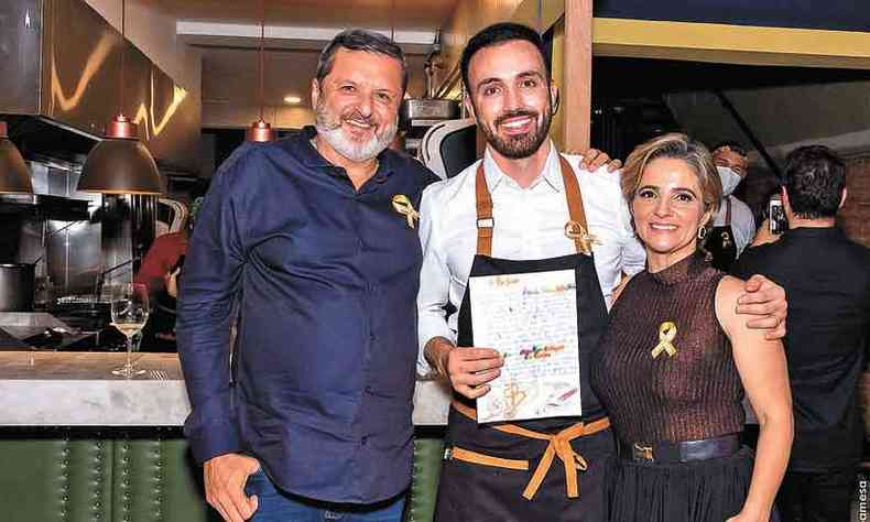 Jos Marclio Nunes, Leo Paixo e Mnica Sales, no jantar Chefes contra o cncer(foto: Ana Costa/divulgao)