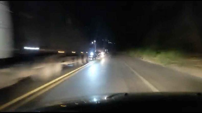 BR-381 em Sabar ficou congestionada nesta noite de quinta-feira (31/3) por causa de um atropelamento