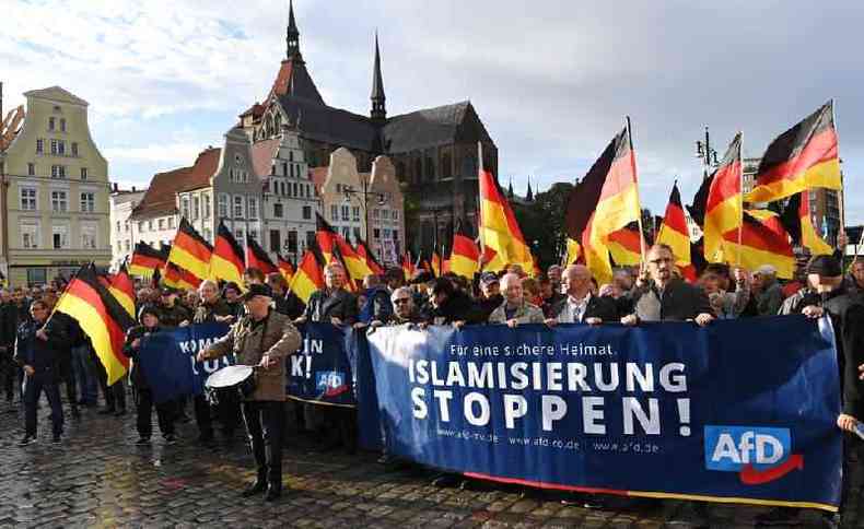 Evento do AfD na cidade alem de Rostock em 2018: partido cresceu com pauta anti-imigrao