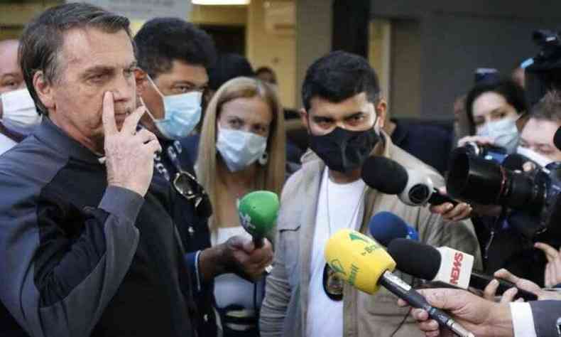 Bolsonaro voltou a defender ex-ministro da Sade Pazuello em episdio de negociao para compra de vacinas(foto: Miguel Schincariol/AFP)