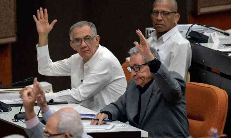 Ral Castro, ex-presidente de Cuba, marcou presena na Assembleia Nacional em Havana(foto: Yamil Lage /AFP )