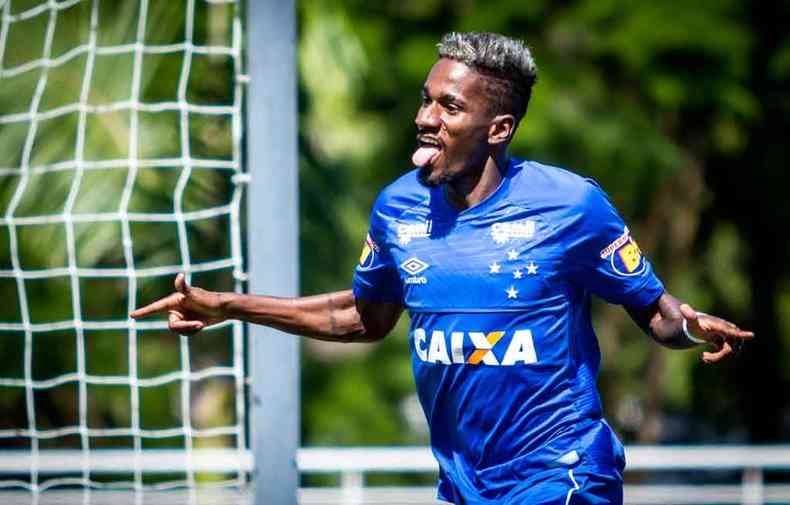 O atacante Marcelo, que disputa a Copa Sub-20 no Sul, teve cinco oportunidades neste ano entre os profissionais(foto: Gustavo Aleixo/Cruzeiro/Divulgao)