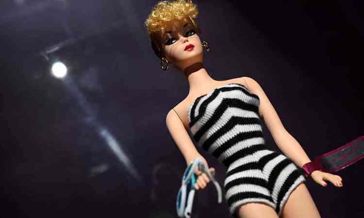 Mundo da Barbie, em Los Angeles, percorre a trajetria da boneca que chegou ao mundo em 1959, com saltos altos e traje de banho