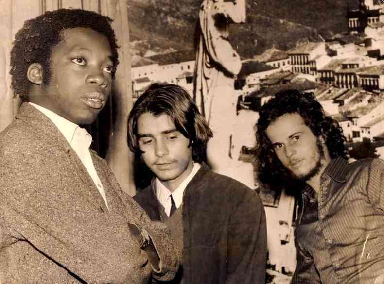 Foto mostra os msicos Milton Nascimento, L Borges e Ronaldo Bastos muito jovens