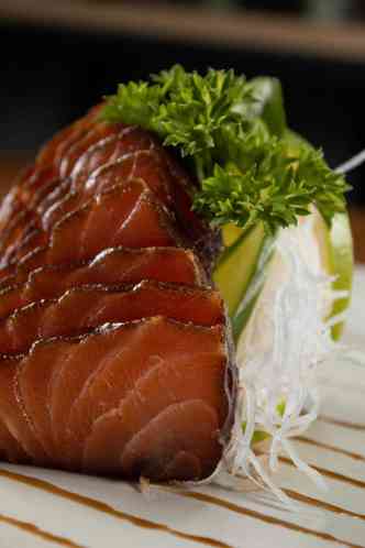 sashimi de salmo marinado com ervas e especiarias E-Sushi E-Suites Transamerica Luxemburgo