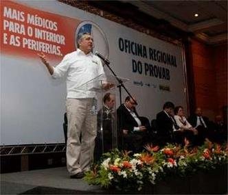 Durante encontro em Belo Horizonte, o ministro da Sa�de, Alexandre Padilha, anunciou a cria��o de mais 26 mil postos para m�dicos no SUS(foto: Ed�sio Ferreira/EM/D.A Press )