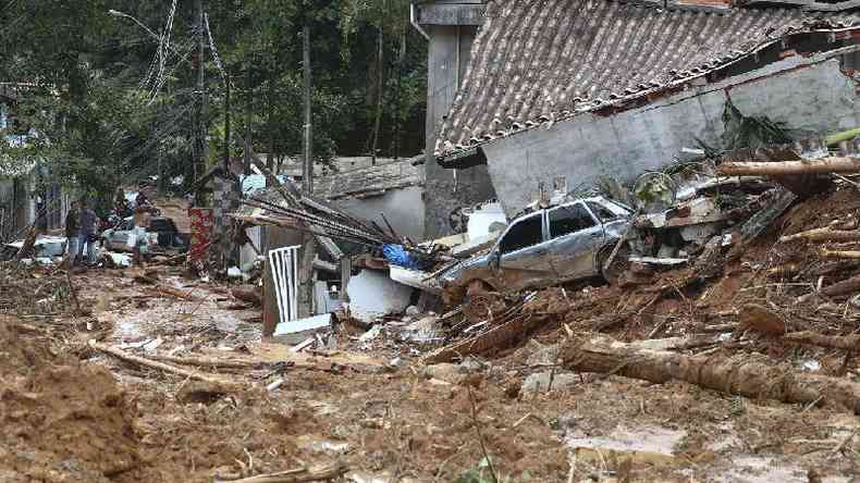 Destruio na regio de Juquehy, em So Sebastio, aps a enchente dos ltimos dias
