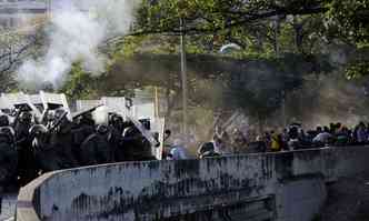 O governo e a oposio trocam acusaes pelo aumento da violncia(foto: LEO RAMIREZ/AFP)