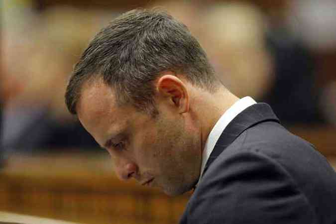 Oscar Pistorius se declarou na segunda-feira no culpado do assassinato de sua namorada Reeva Steenkamp, em fevereiro de 2013(foto: AFP PHOTO / POOL / KIM LUDBROOK )