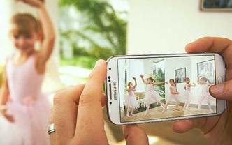A câmera fotográfica de 13MP permite tirar fotos com efeito de movimento: inovação(foto: Samsung/Divulgação) A câmera fotográfica de 13MP permite tirar fotos com efeito de movimento: inovação(foto: Samsung/Divulgação)