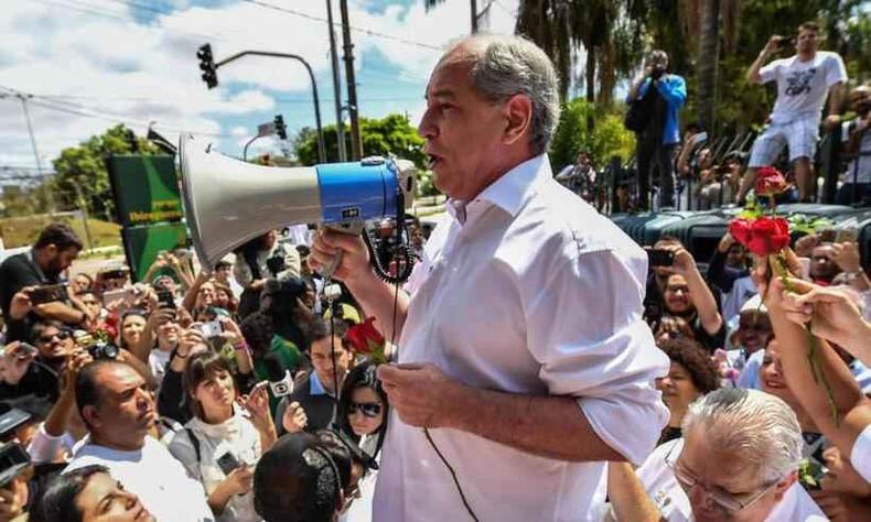 Ciro com apoiadores