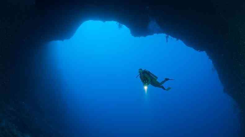 Os buracos azuis so um dos locais mais fascinantes e inacessveis do mundo marinho(foto: Getty Images)