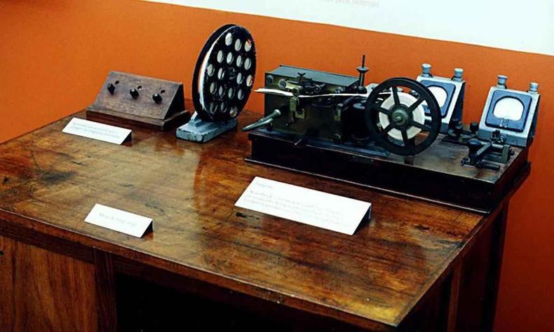 Telégrafo exposto em um museu