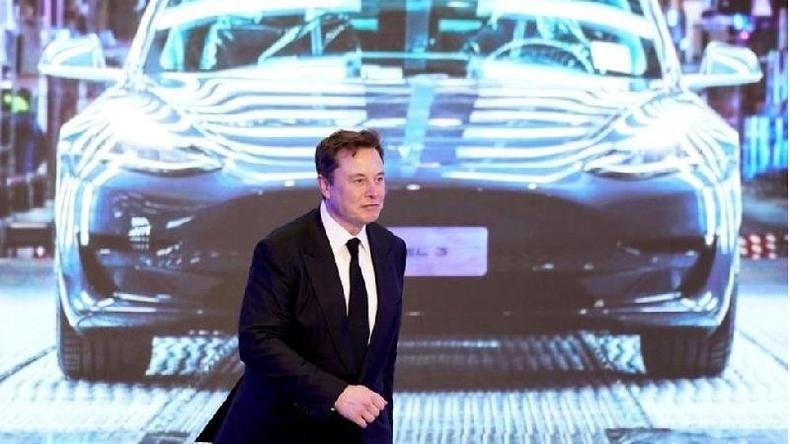 Maioria dos participantes disse que Musk deve vender ações da Tesla(foto: Reuters) Elon Musk