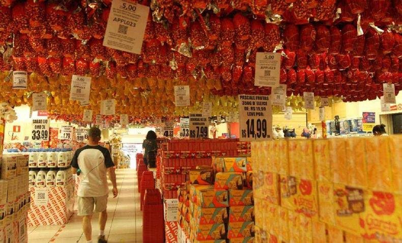 Para 43,1% dos empresários, a Pascoa pode impactar positivamente para o negócio(foto: Jair Amaral/EM/D.A Press) Ovos de Páscoa à venda no comércio
