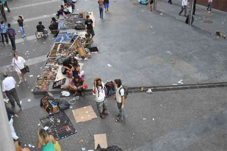 Os expositores que hoje ocupam a Rua Rio de Janeiro vo ter que deixar o espao(foto: Marcos Michelin/EM/D.A.Press)