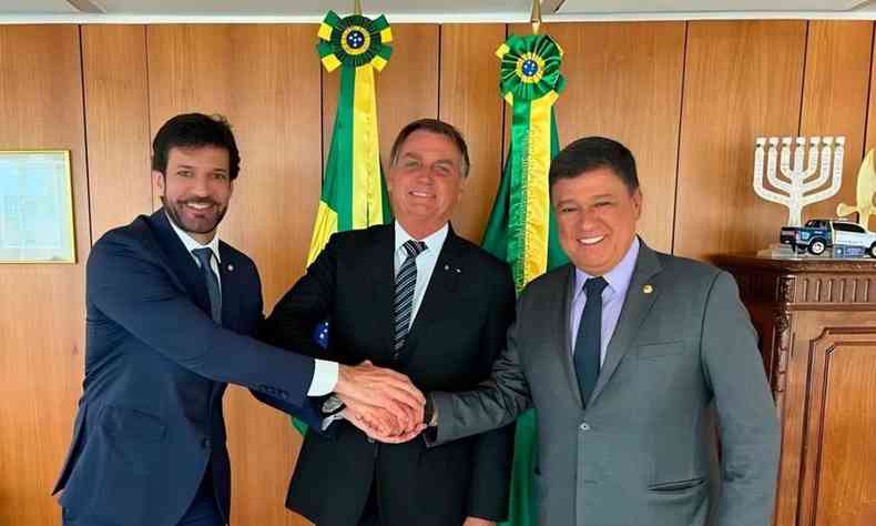 Senador Carlos Viana ao lado do presidente Jair Bolsonaro