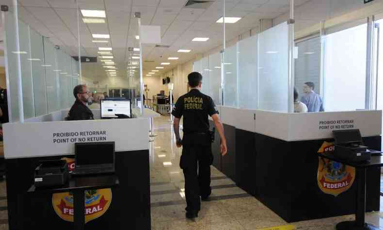policial federal no Aeroporto de Confins
