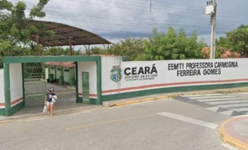 Fachada da Escola Estadual Professora Carmosina Ferreira Gomes