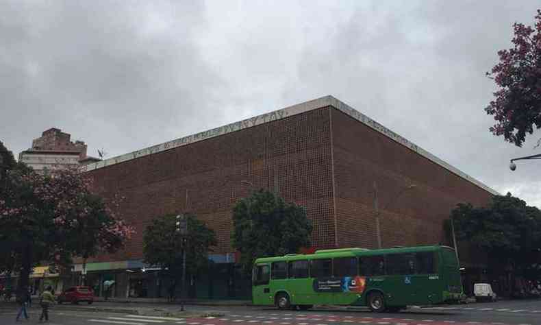 Cu nublado no incio da manh em Belo Horizonte. Na foto, fachada do Mercado Novo(foto: Edsio Ferreira/EM/DA Press)