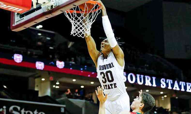 Tlio comeou a jogar em Formiga, foi para o Olympico, em BH, se transferiu para o basquete universitrio norte-americano e agora chega  NBA(foto: Arquivo pessoal)