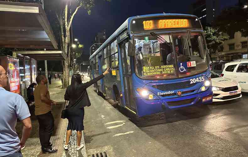 passageiras dentro de nibus em BH