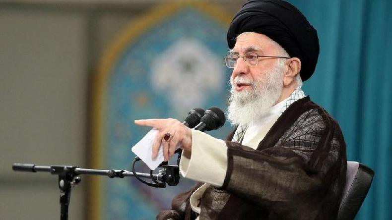 Autoridades iranianas de primeiro escalão, começando pelo líder supremo, aiatolá Ali Khamenei, afirmam que protestos são instigados do exterior(foto: Reuters) Aiatolá Khamenei